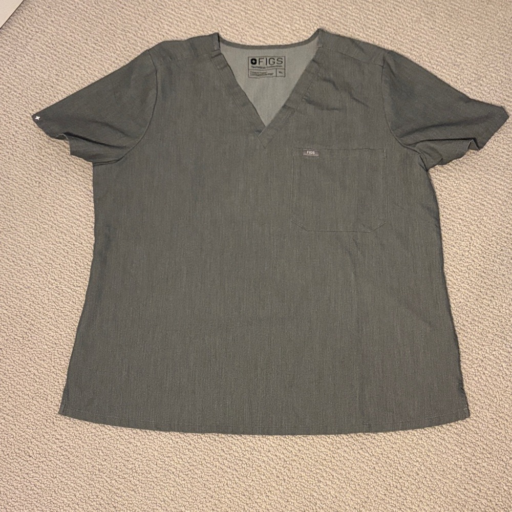 Figs Women’s Catarina V-Neck Scrub Top - Graphite